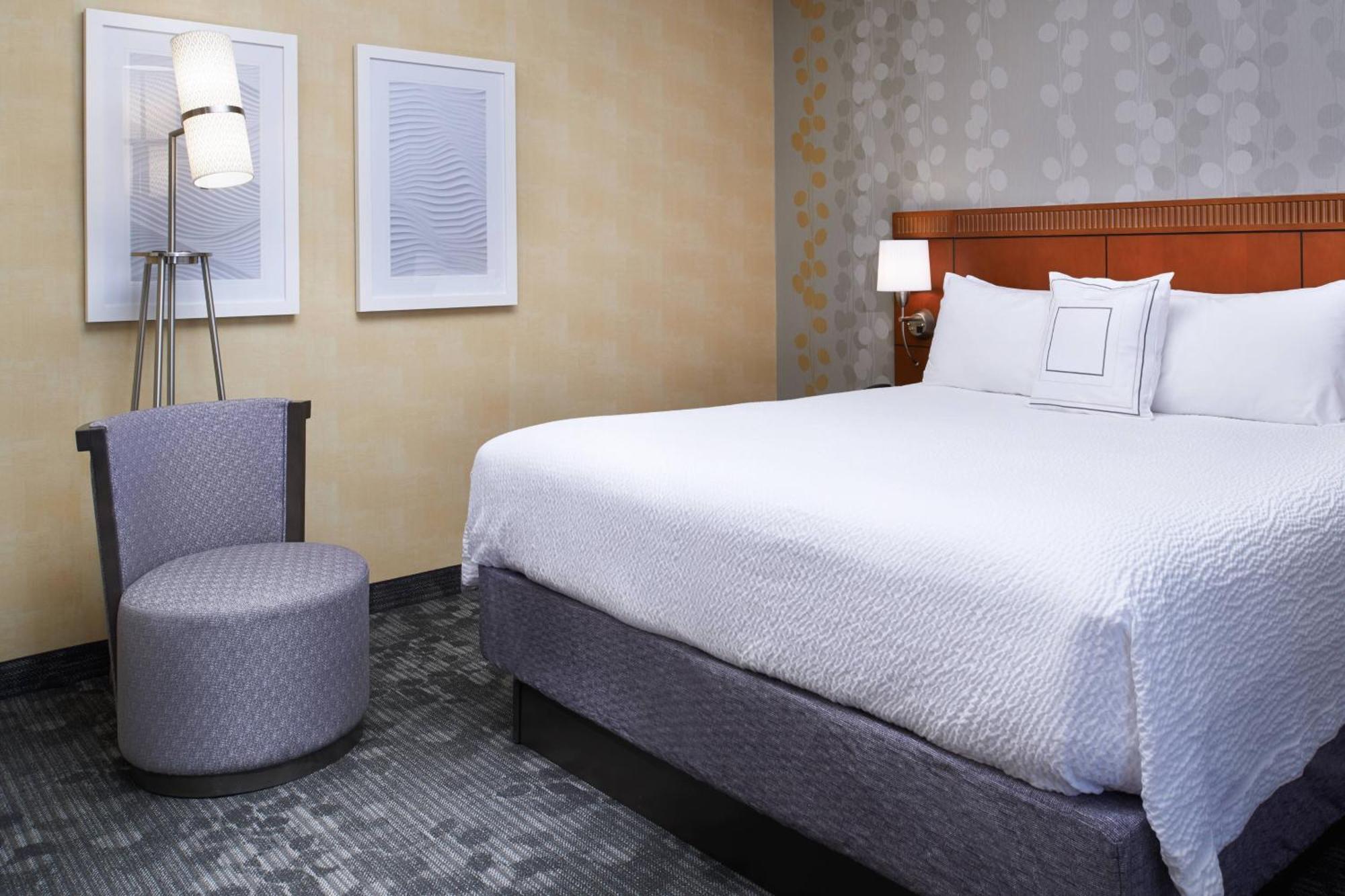 Отель Courtyard By Marriott Lexington North Экстерьер фото