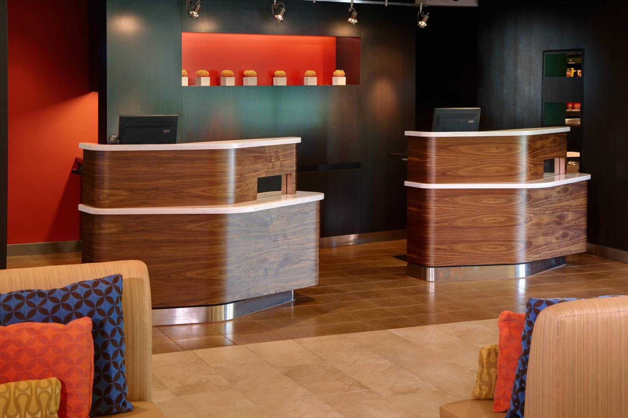 Отель Courtyard By Marriott Lexington North Интерьер фото