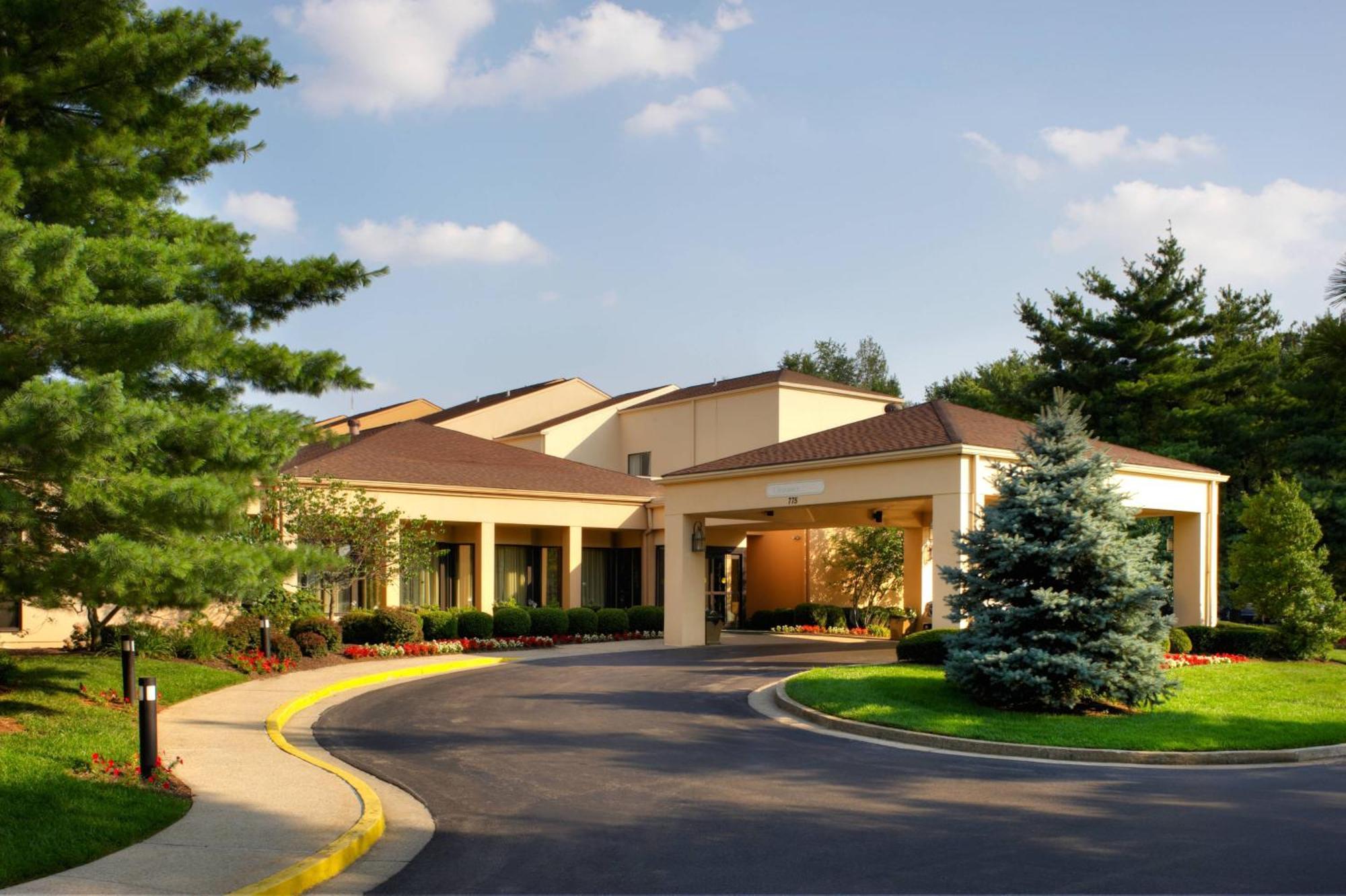 Отель Courtyard By Marriott Lexington North Экстерьер фото